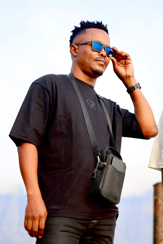 BLACK CORE TEE